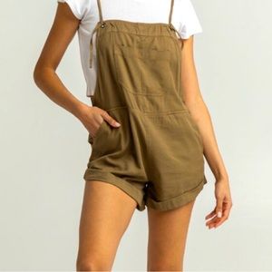 Billabong jumper. Olive green light linen material.